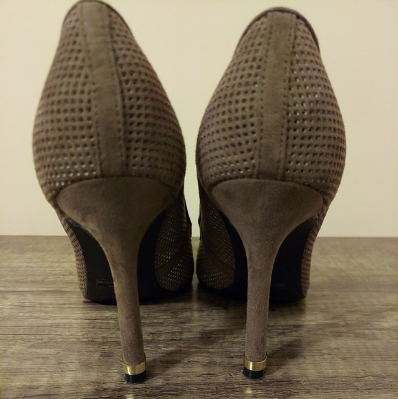 Pumps - Picture 2 of 5